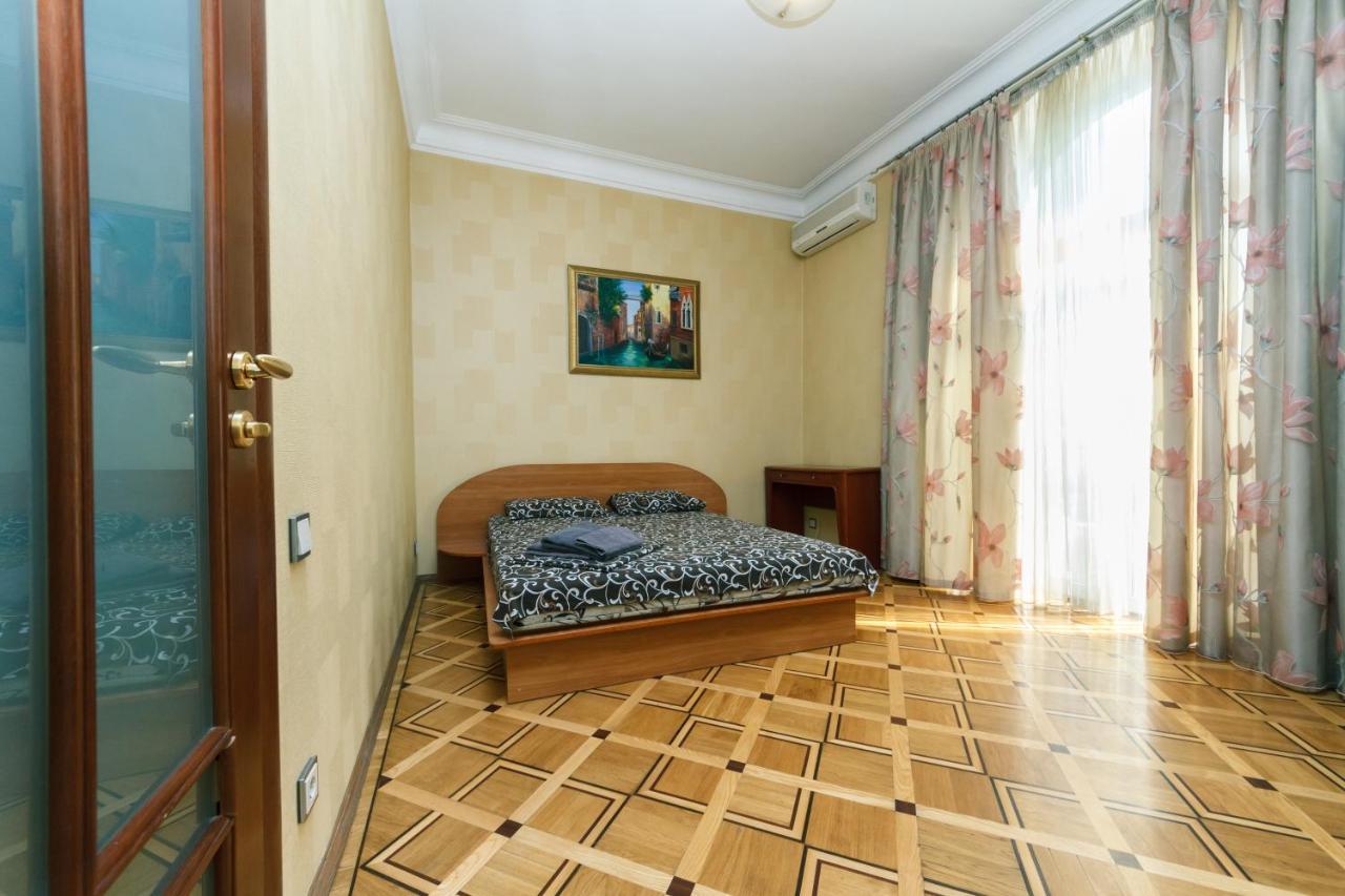 Apartment on Kreshchatik st, 17 Kiew Exterior foto