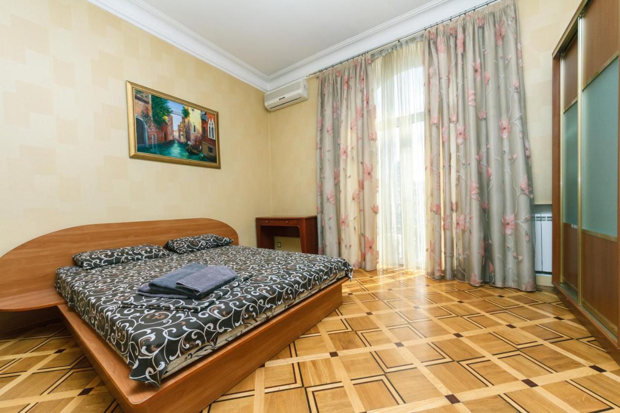 Apartment on Kreshchatik st, 17 Kiew Exterior foto